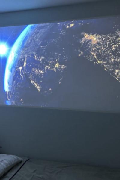 部屋の大改造をしてプロジェクターを設置したら最高すぎた件 かおる (37) 広島県（出張性感マッサージ