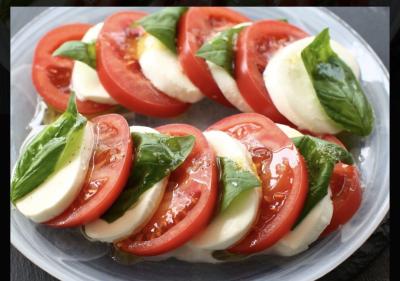 朝ごはん食べましょう（笑）おはようございます  お姉様、お嬢様  萬天堂　福岡の  蒼司（ソウジ）です  皆様、朝ごはん毎日食べますか？  自分は、若い頃、ずーっと食べなく、今、考えると、体に良くないこと、よくしてました💦  タバコ吸って、深夜まで、お酒飲んで、  ある時、体調崩して、少しづつですが、改善してきて、今は絶好調です笑  朝ごはん大切なので、今朝も作りました  ゴボウを削いで、しいたけとえのきのお味噌汁  トマトのカプレーゼ作りました  お腹いっぱい笑 蒼司 (53) 福岡県（出張性感マッサージ